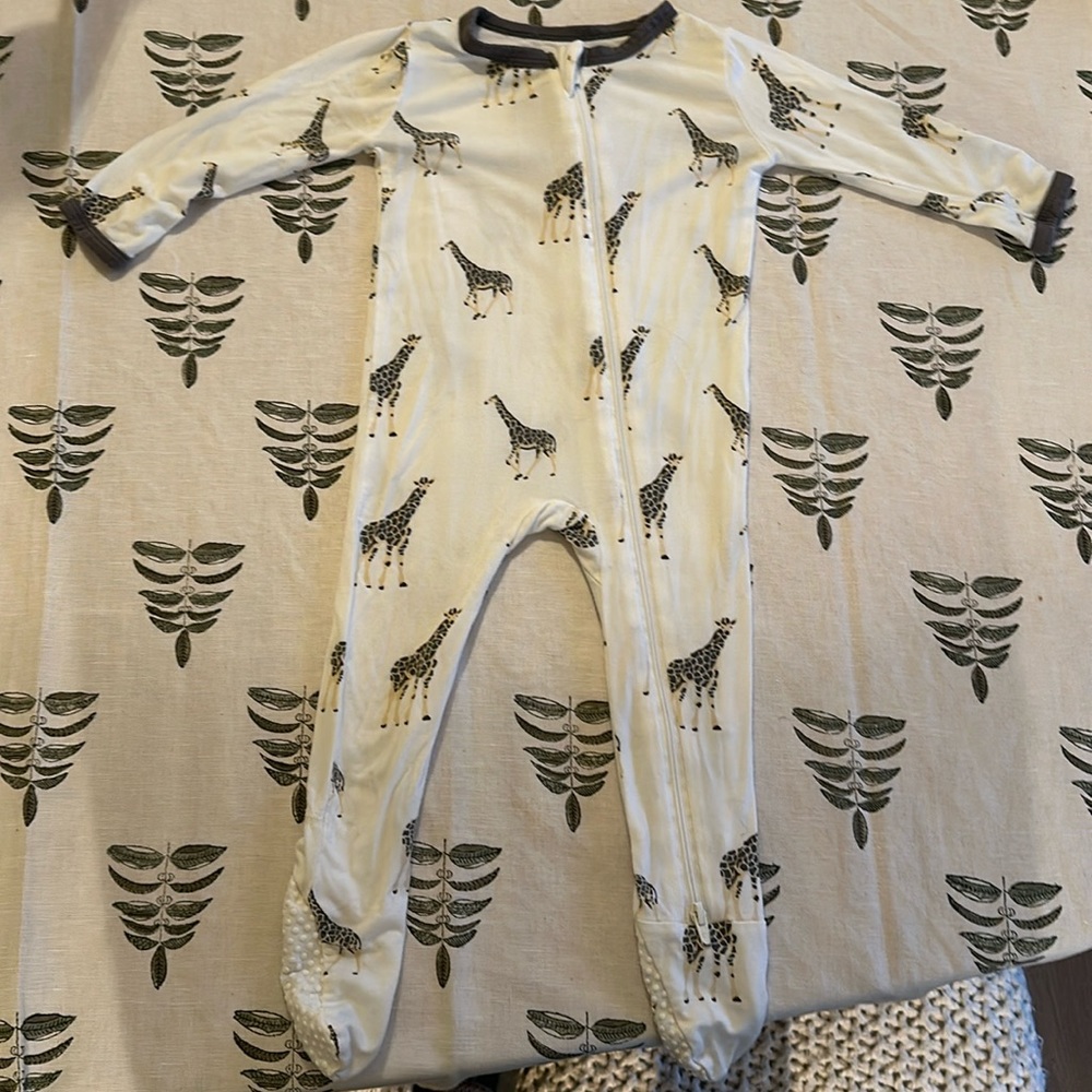 Kyte Baby Sleep Onsie Giraffe print